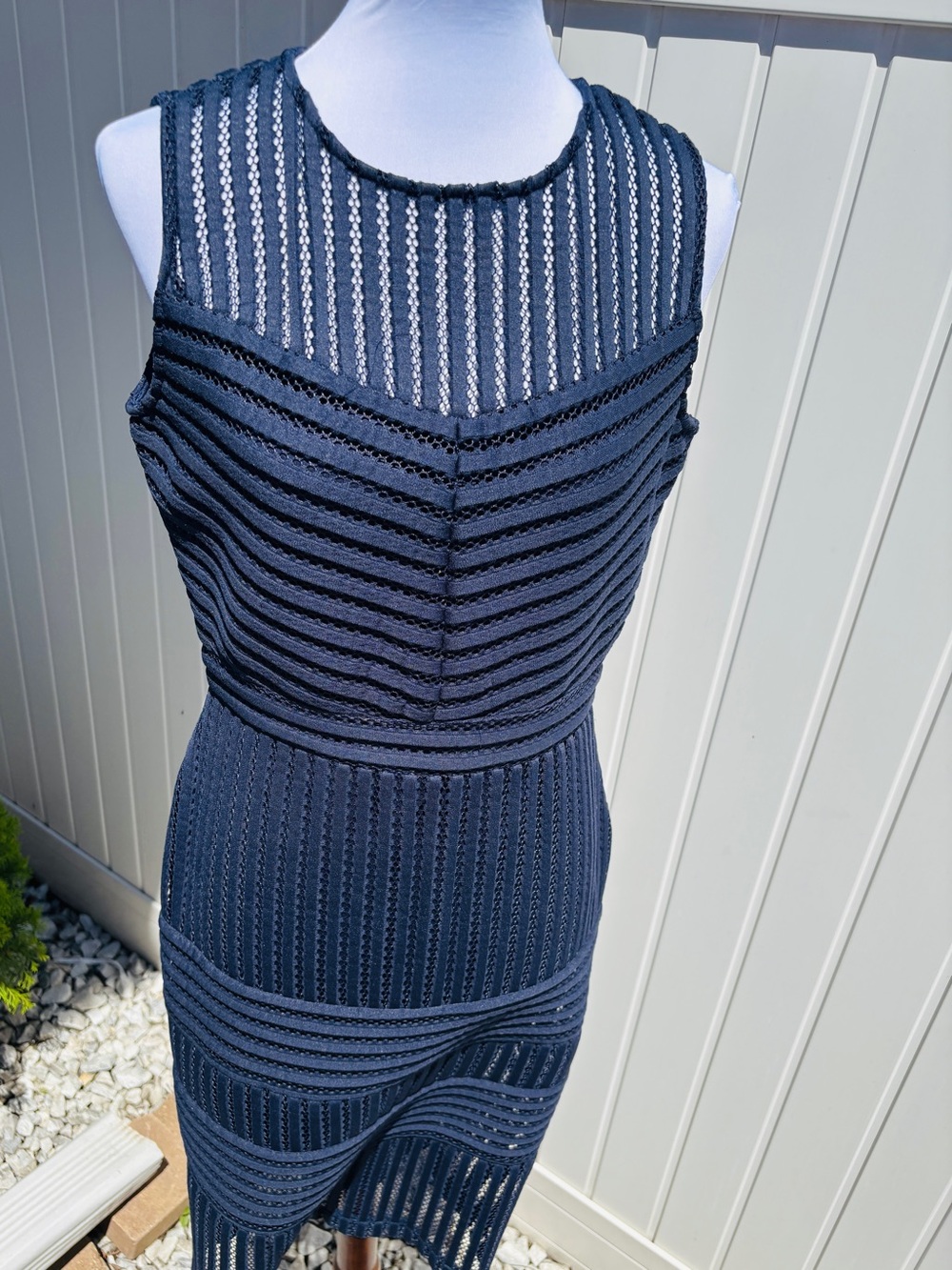 J Taylor Navy Lace Sheath Dress Illusion Neck Gold Zip Size 10 - Picture 2 of 8